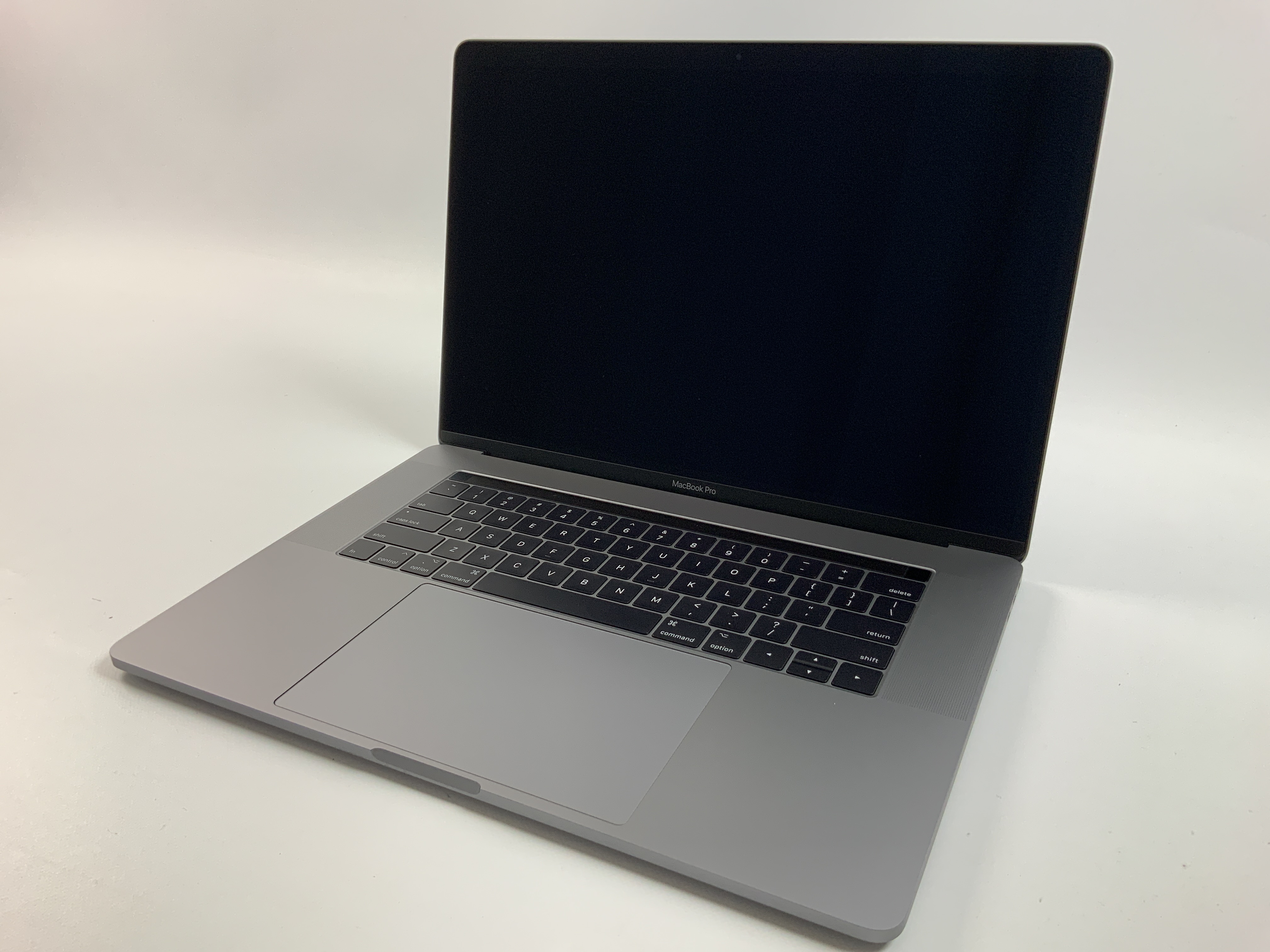 MacBook Pro 15" Touch Bar Mid 2017 (Intel Quad-Core i7 2.8 GHz 16 GB RAM 512 GB SSD), Space Gray, Intel Quad-Core i7 2.8 GHz, 16 GB RAM, 512 GB SSD, Afbeelding 1